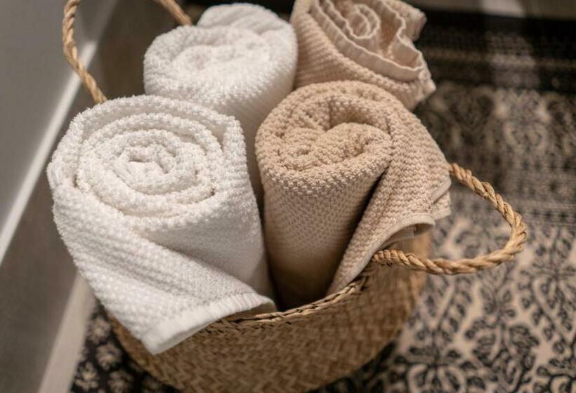 اتاق لوکس, Mai Ram Yoga House