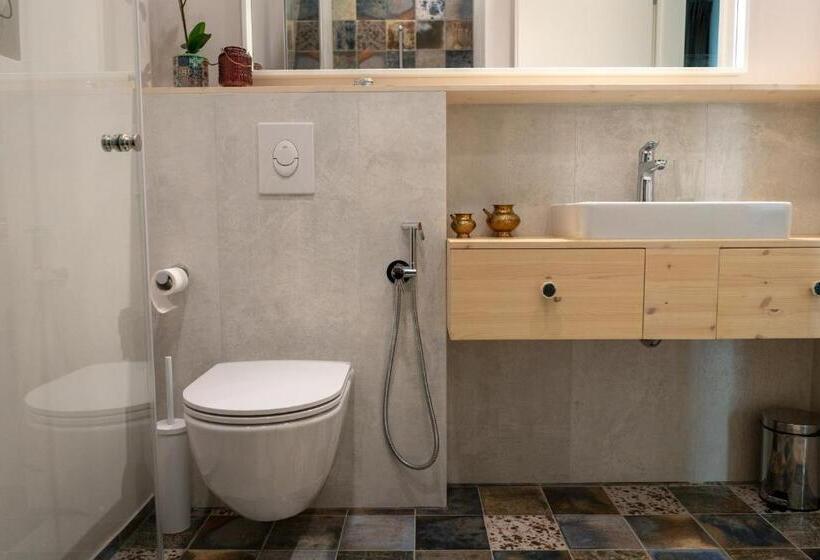 اتاق لوکس, Mai Ram Yoga House