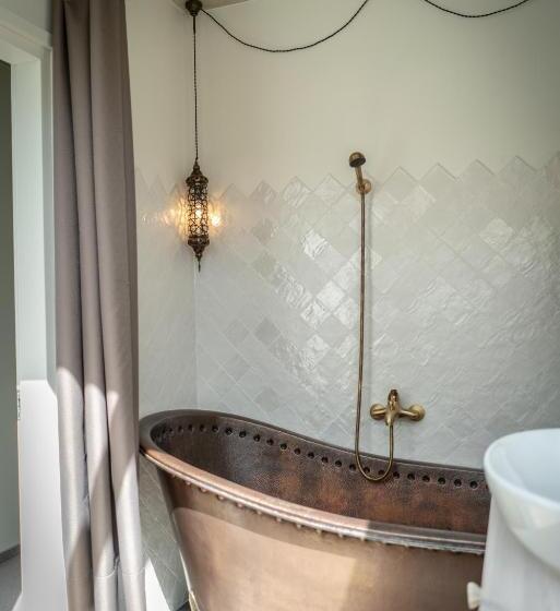 اتاق لوکس, Mai Ram Yoga House