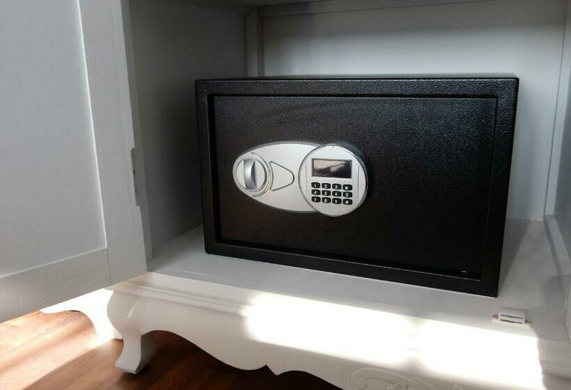 اتاق لوکس سه تخته, Villa Bruna