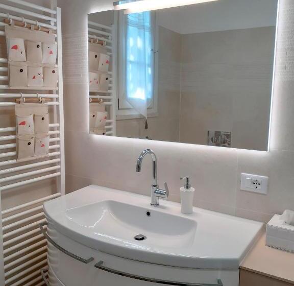 اتاق استاندارد سه تخته با چشمانداز باغ, Villa Bruna