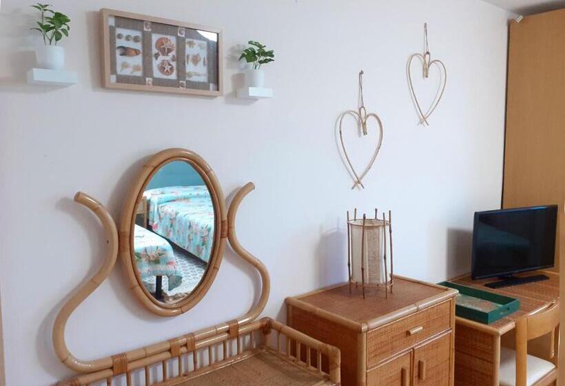 اتاق استاندارد سه تخته با چشمانداز باغ, Villa Bruna