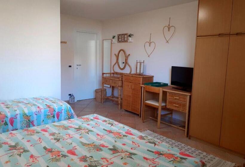 اتاق استاندارد سه تخته با چشمانداز باغ, Villa Bruna