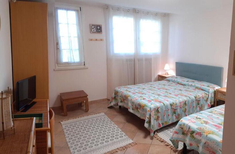 اتاق استاندارد سه تخته با چشمانداز باغ, Villa Bruna