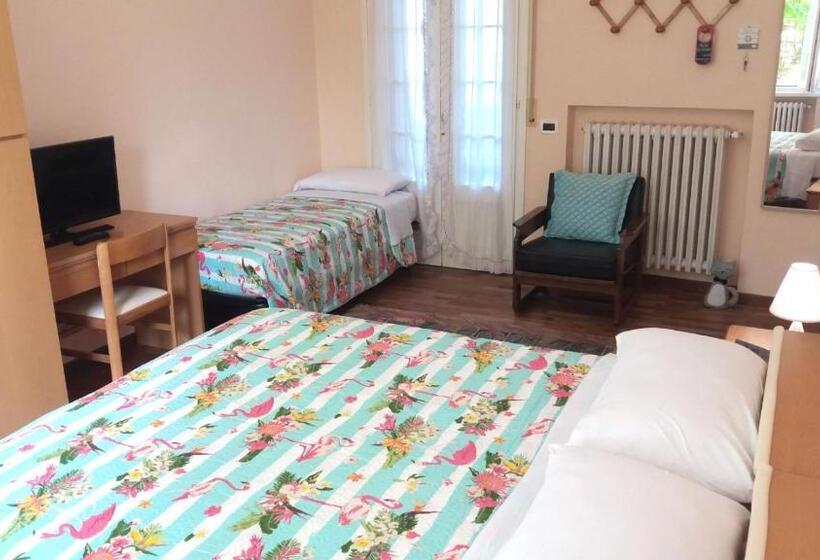 اتاق استاندارد سه تخته با بالکن, Villa Bruna