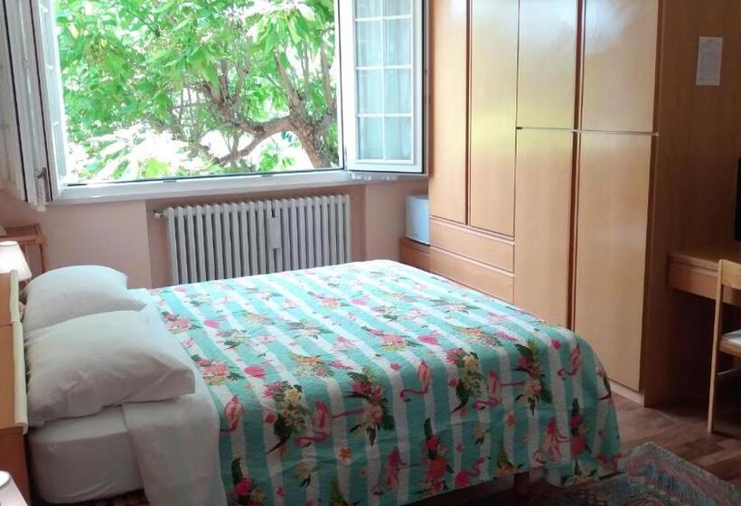 اتاق استاندارد سه تخته با بالکن, Villa Bruna