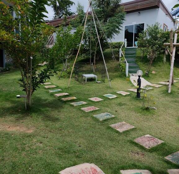 Номер Стандарт Трехместный, Baan Mai Hom Resort Suan Phueng