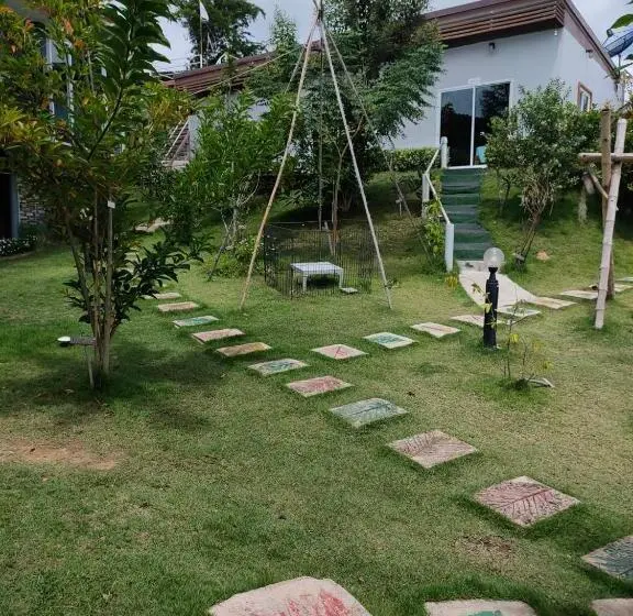 スタンダードトリプルルーム, Baan Mai Hom Resort Suan Phueng