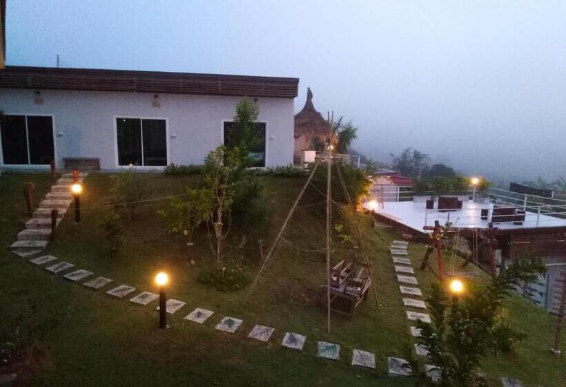 Quarto Triplo Estandar, Baan Mai Hom Resort Suan Phueng