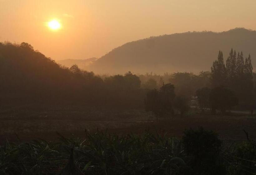 Quarto Triplo Estandar, Baan Mai Hom Resort Suan Phueng