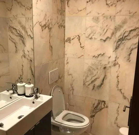 استودیوی استاندارد, Metro Heroismo Residence