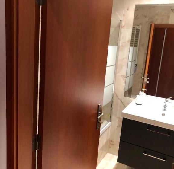 اتاق لوکس, Metro Heroismo Residence