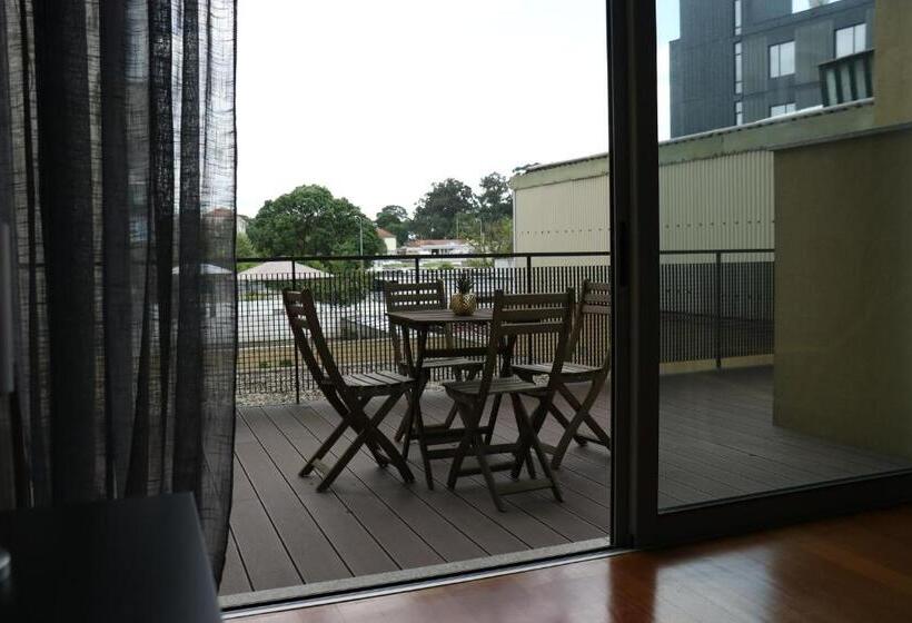 استودیوی استاندارد, Metro Heroismo Residence