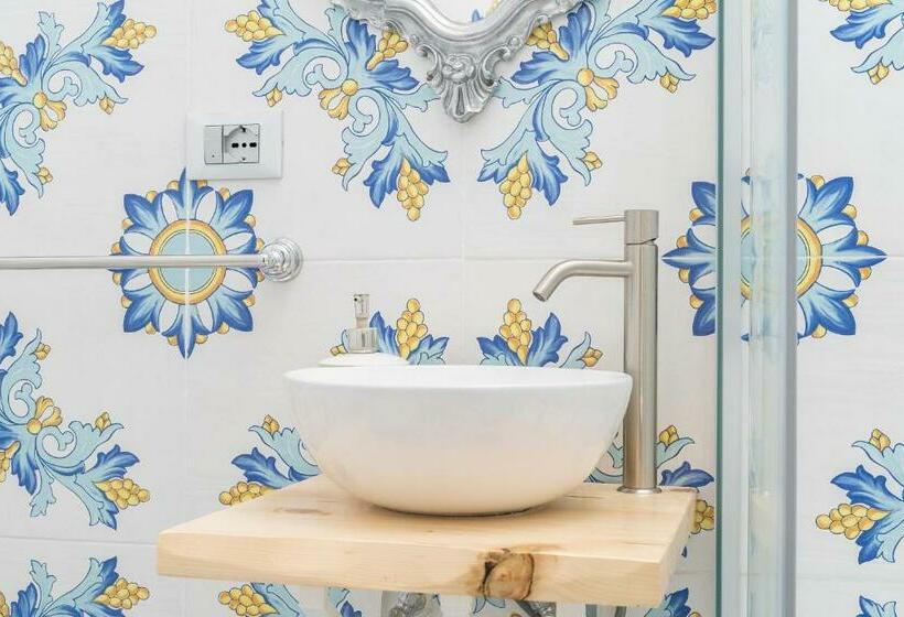 اتاق سوپریور با تخت بزرگ, Napulitandream