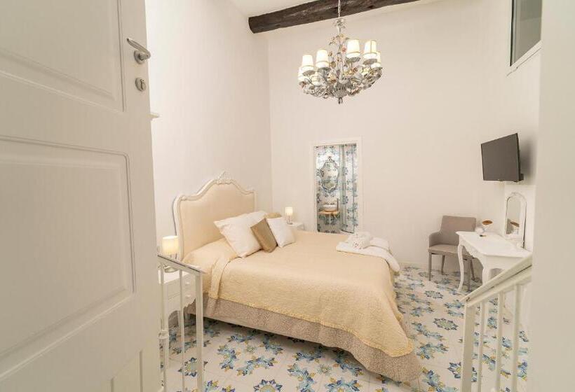 اتاق سوپریور با تخت بزرگ, Napulitandream