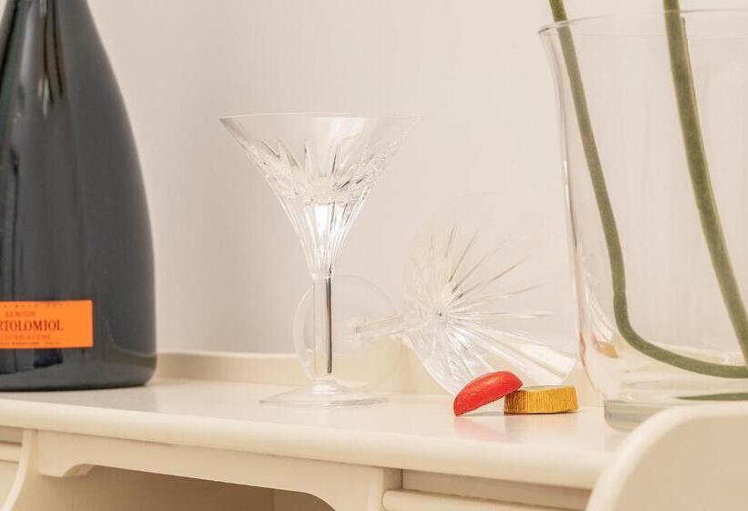 اتاق استاندارد, Napulitandream