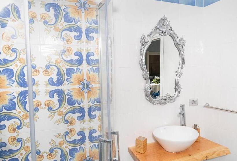 اتاق استاندارد, Napulitandream