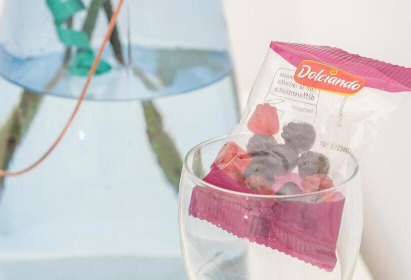 اتاق لوکس با بالکن, Napulitandream