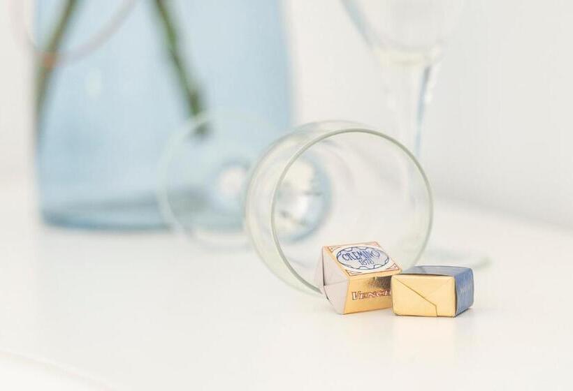 اتاق لوکس با بالکن, Napulitandream