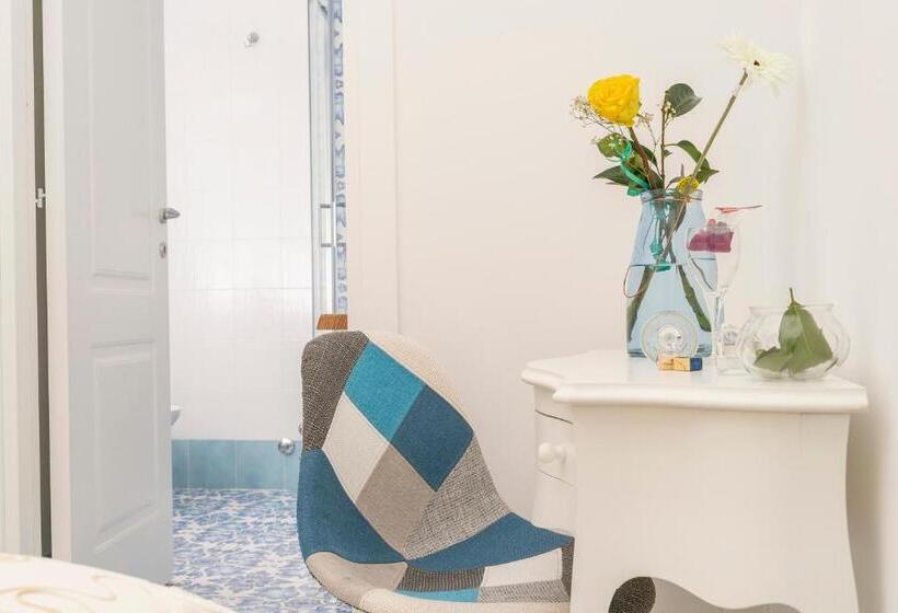 اتاق لوکس با بالکن, Napulitandream