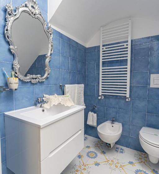 اتاق استاندارد با بالکن, Napulitandream