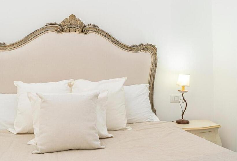 اتاق استاندارد با بالکن, Napulitandream