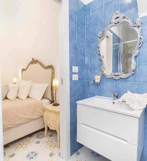 اتاق استاندارد با بالکن, Napulitandream