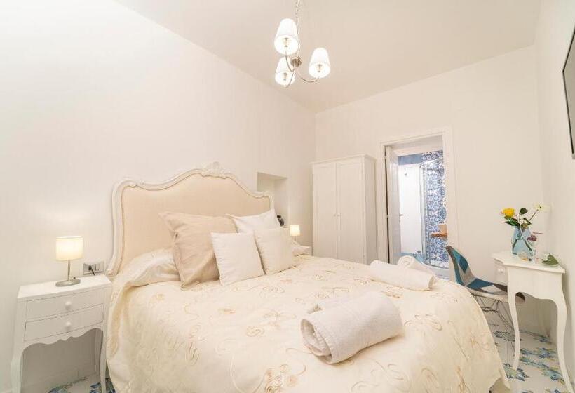 اتاق لوکس با بالکن, Napulitandream