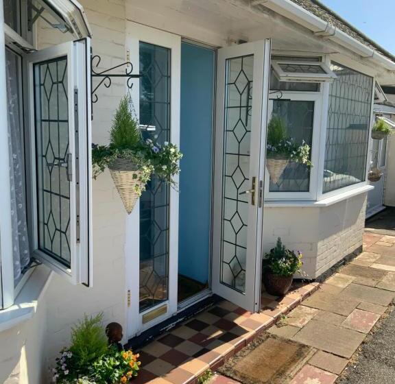 חדר דחוקס עם מיטת קינג, Stanwell Stansted Airport