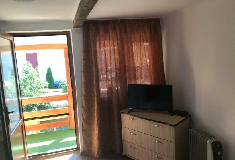 Номер Стандарт, La Rita Acasă