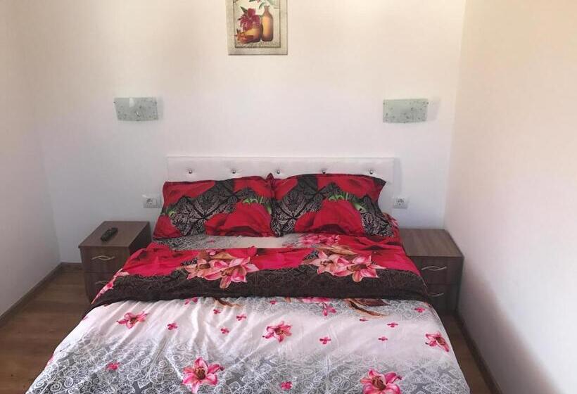 Номер Стандарт, La Rita Acasă