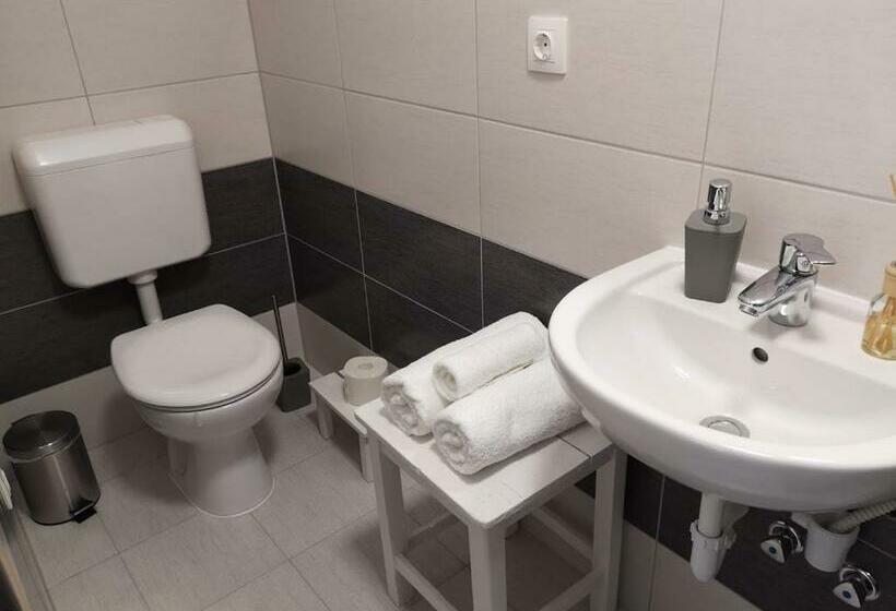 スタンダードルーム, Rozé Vendégház