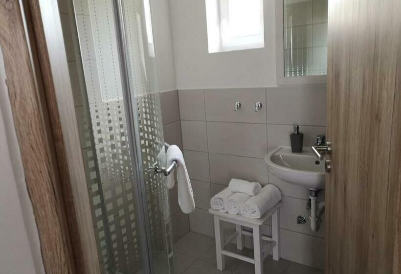 スタンダードルーム, Rozé Vendégház