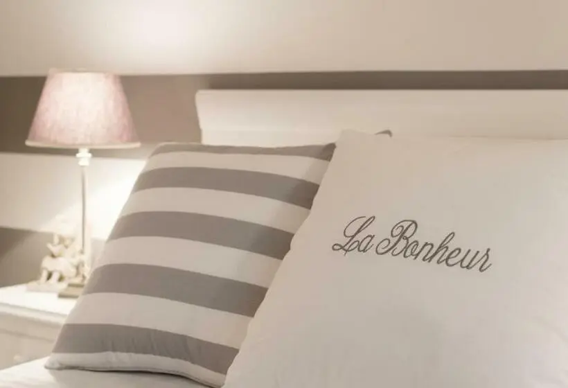 اتاق لوکس, La Bonheur, Terre Marine