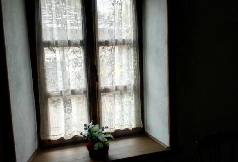 豪华房间, тодорината къща