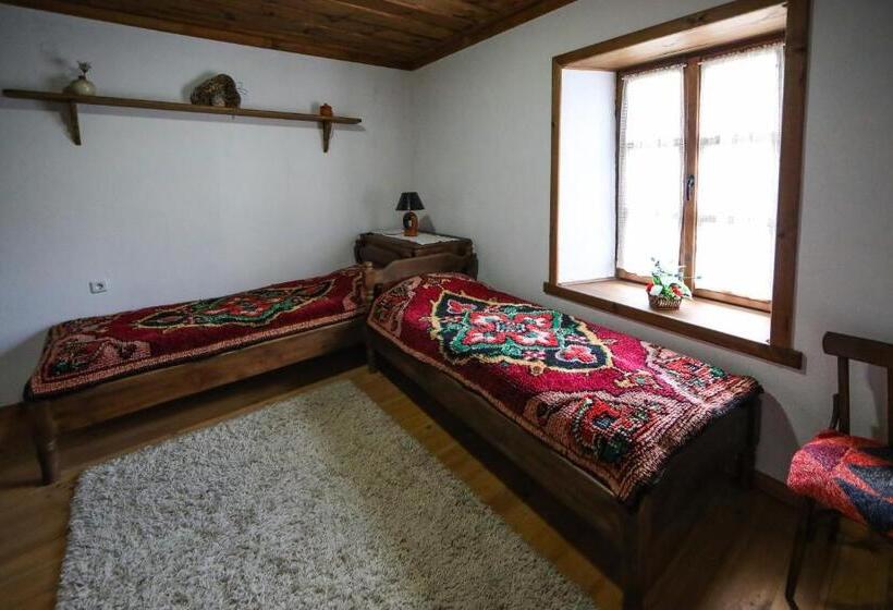 豪华房间, тодорината къща