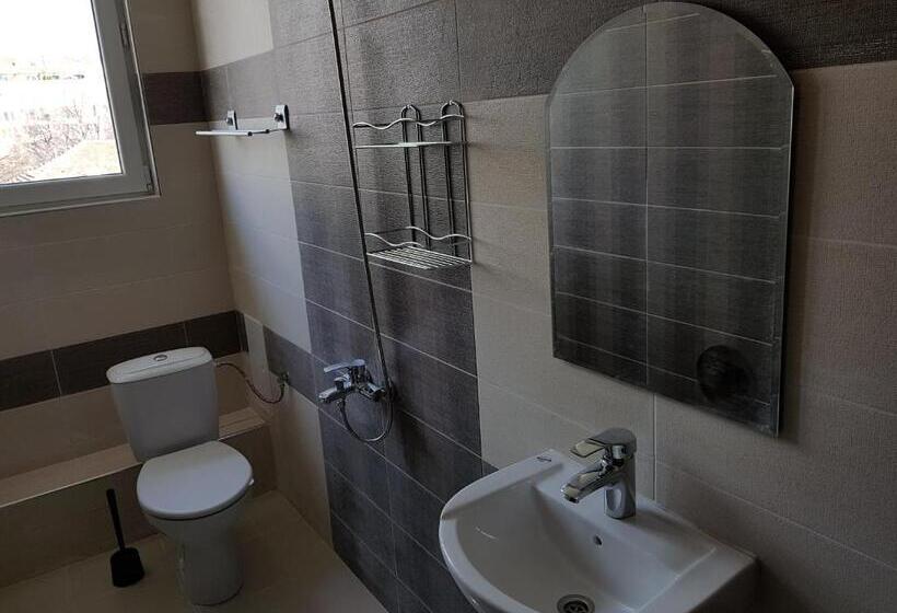 דירת שלושה חדרים, Oleander Rooms & Apartment