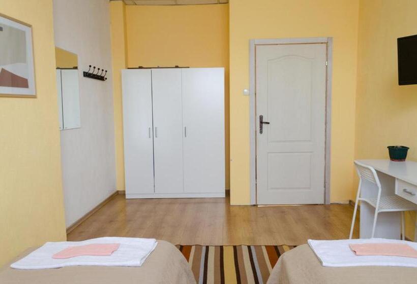 דירת שלושה חדרים, Oleander Rooms & Apartment