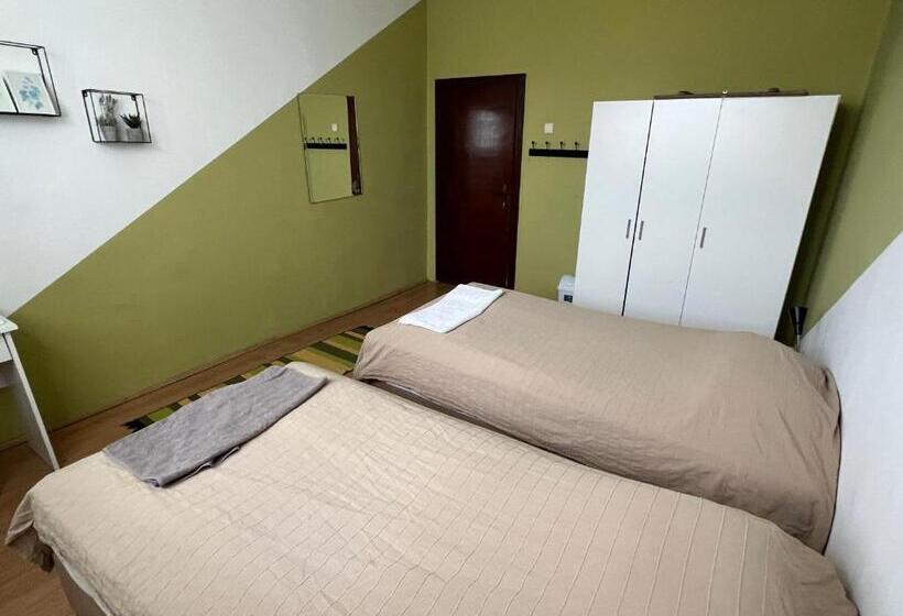 דירת שלושה חדרים, Oleander Rooms & Apartment