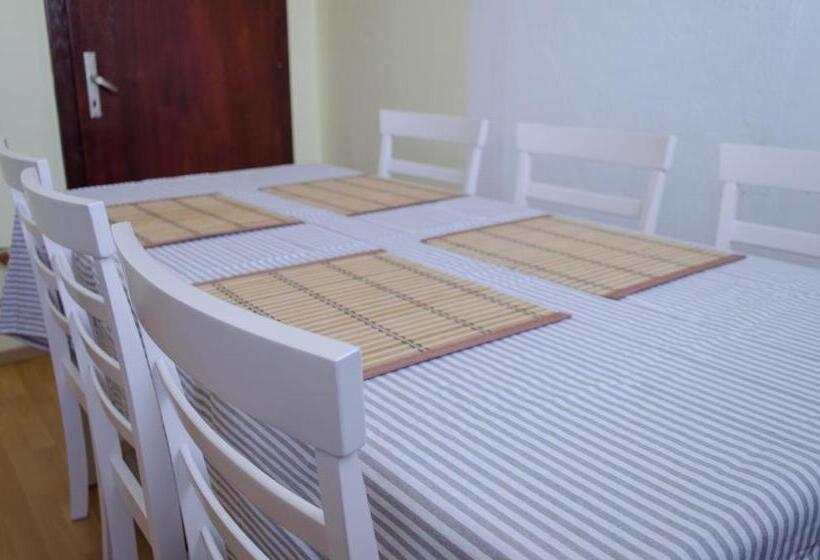 דירת שלושה חדרים, Oleander Rooms & Apartment