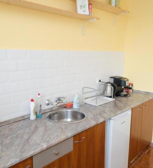 דירת שלושה חדרים, Oleander Rooms & Apartment