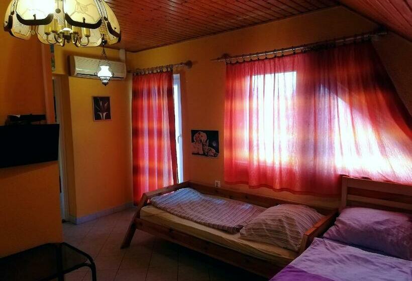 Habitación Triple Estándar, Széplak Apartman