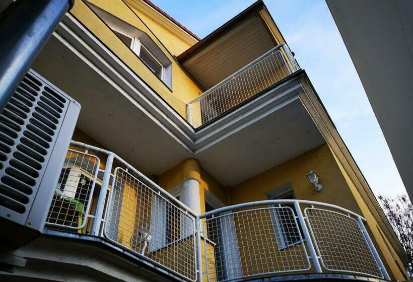 Habitación Estándar Vista Lago, Széplak Apartman