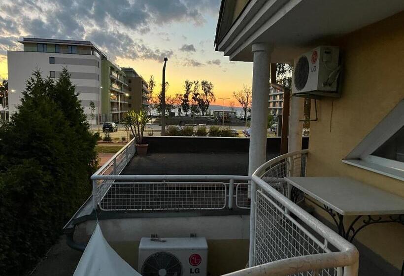 Habitación Estándar Vista Lago, Széplak Apartman
