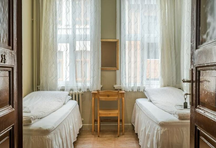 バス共有のスタンダードルーム, Yeni