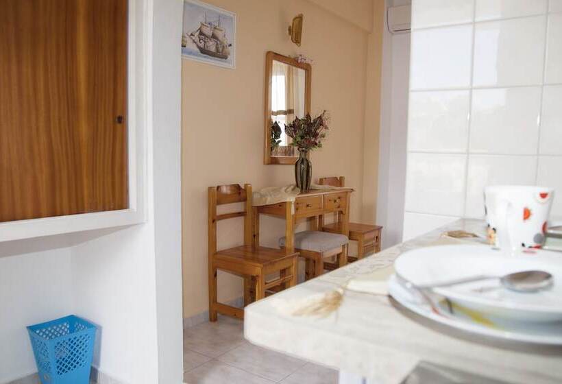 スタンダードルーム, Archodia Studios