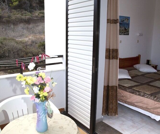 スタンダードトリプルルーム, Archodia Studios