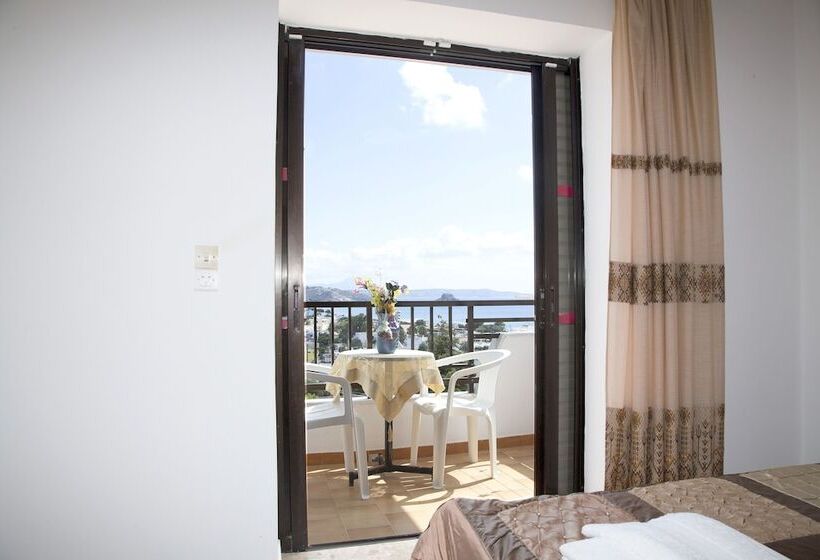 スタンダードトリプルルーム, Archodia Studios