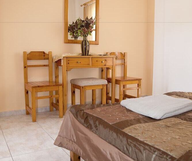 スタンダードトリプルルーム, Archodia Studios