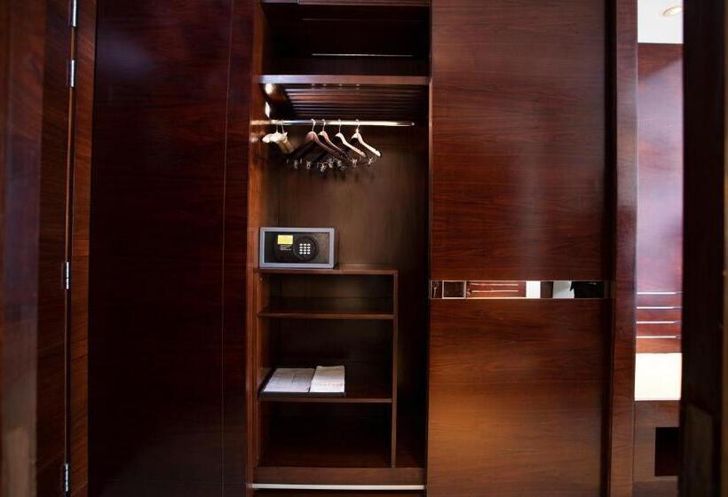 带大床的标准间, Courtyard By Marriott Pune Chakan